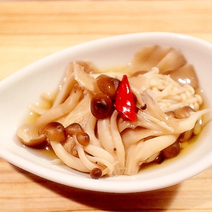 簡単ヘルシー常備菜 3種のきのこの煮浸し レシピ 作り方 By Seika A 楽天レシピ